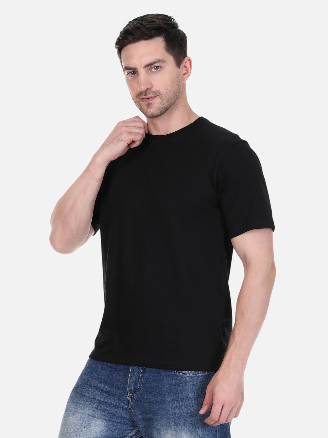 Model wearing an enaay.com black cotton mix round neck t-shirt with a regular fit and short sleeves