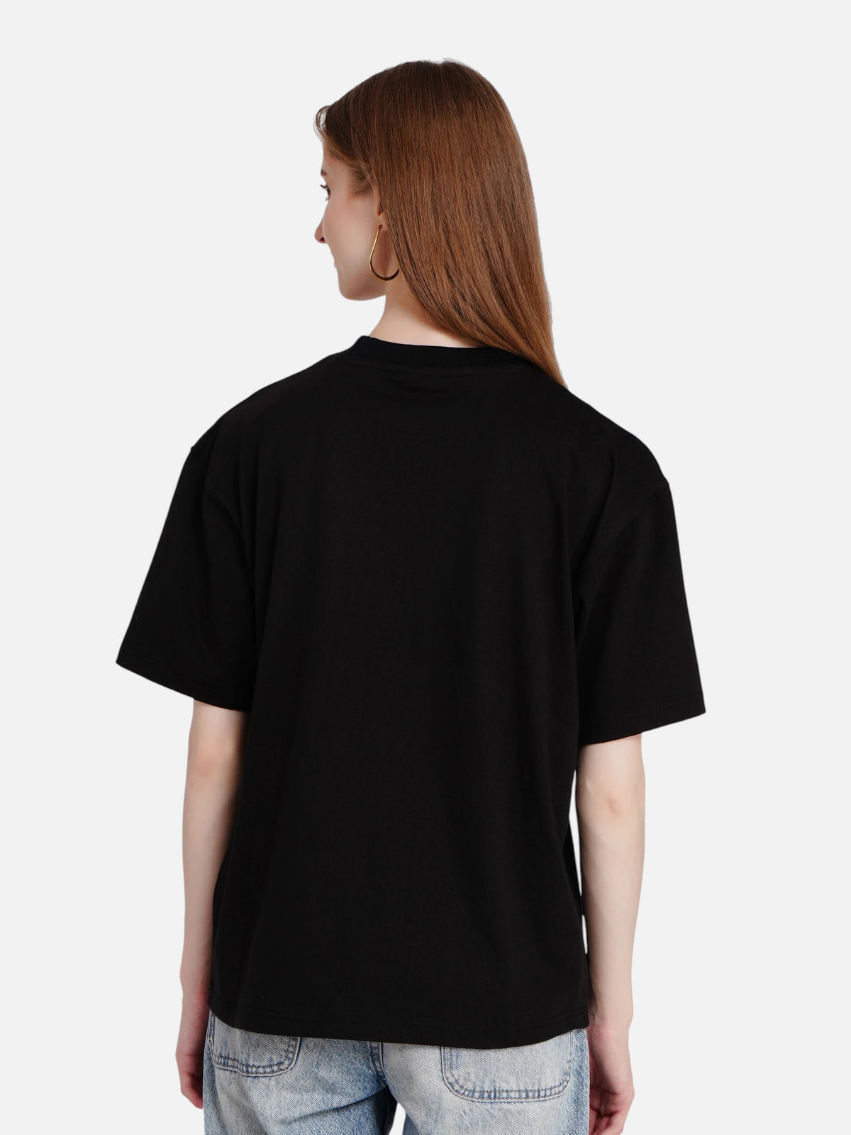 Woman wearing an enaay.com black oversized premium cotton t-shirt with drop shoulders, back view