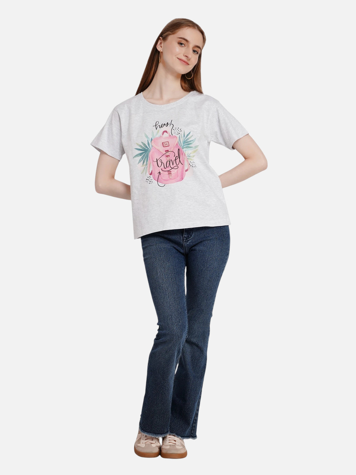 Model wearing an enaay.com light grey melange cotton t-shirt with a pink Hey! Travel backpack graphic print.